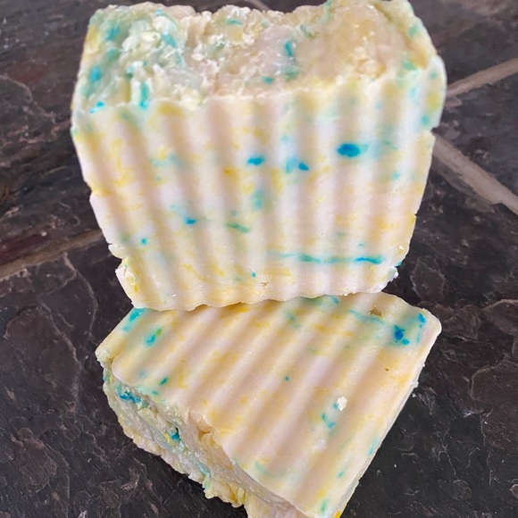 Pineapple Smoothie Artisan Body Soap & Shave - Picture 5 of 5